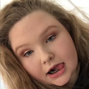 Meet your Posher, Lilly